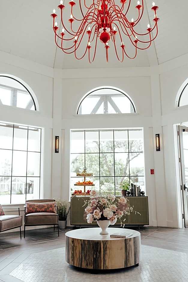 Vinland Hotel and Lounge