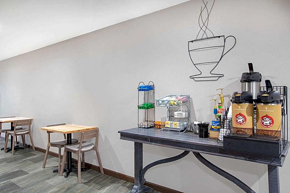 AmericInn by Wyndham Pella