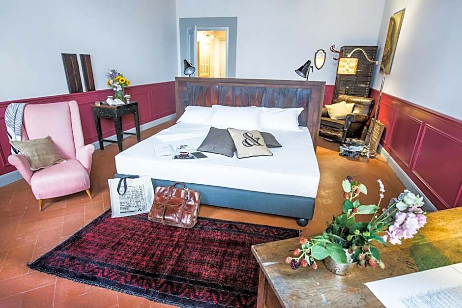 Soprarno Suites