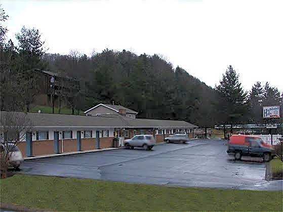 Highland Hills Motel & Cabins
