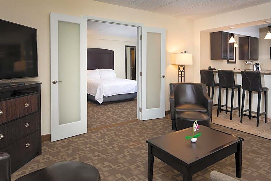 Holiday Inn and Suites Charleston West By IHG