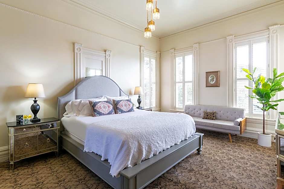 Pinc Lady Mansion