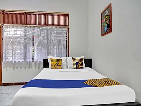OYO Life  90539 Taman Borobudur Guest House Syariah