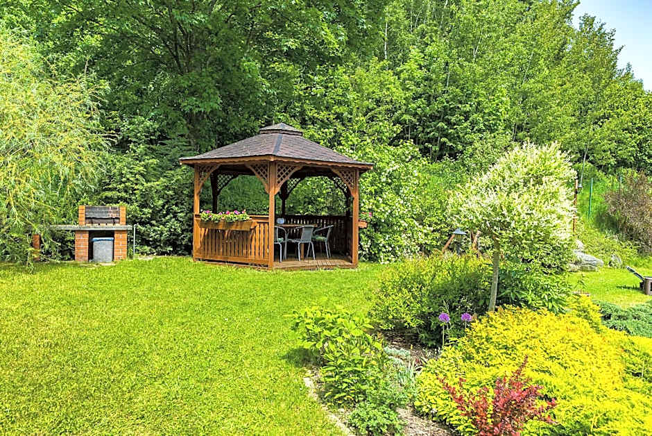 Nefryt - lodówka i czajnik w pokoju, dwa aneksy kuchenne ogólnodostępne, duży parking