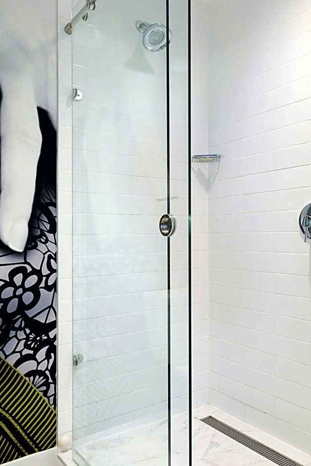 Renaissance by Marriott Cincinnati Downtown Hotel