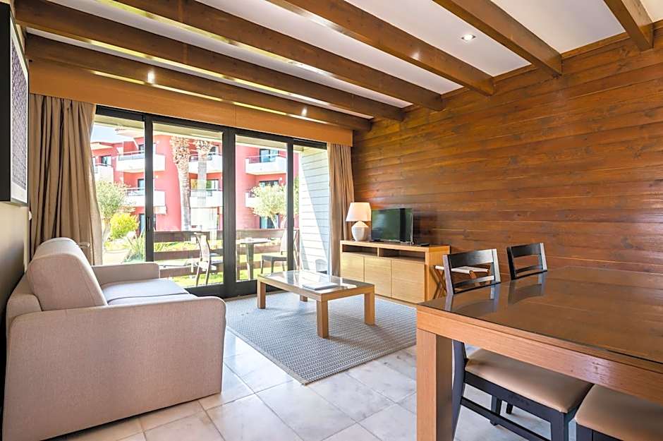 Topazio Vibe Beach Hotel & Apartments