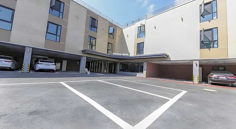 Docking Hotel