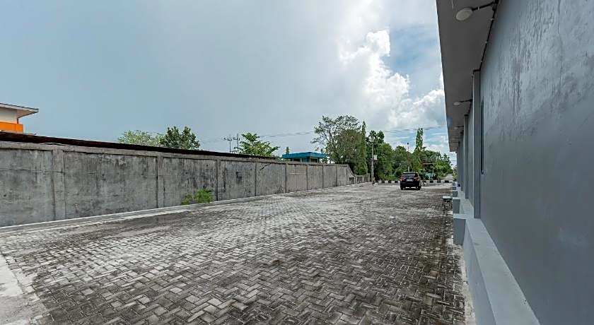 Urbanview Hotel La De Grizz Syariah Sampit by RedDoorz