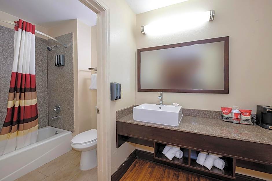 Red Roof PLUS+ Hammond