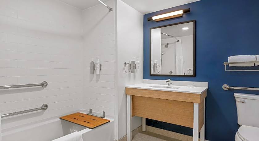 Spark by Hilton Fredericksburg Southpoint