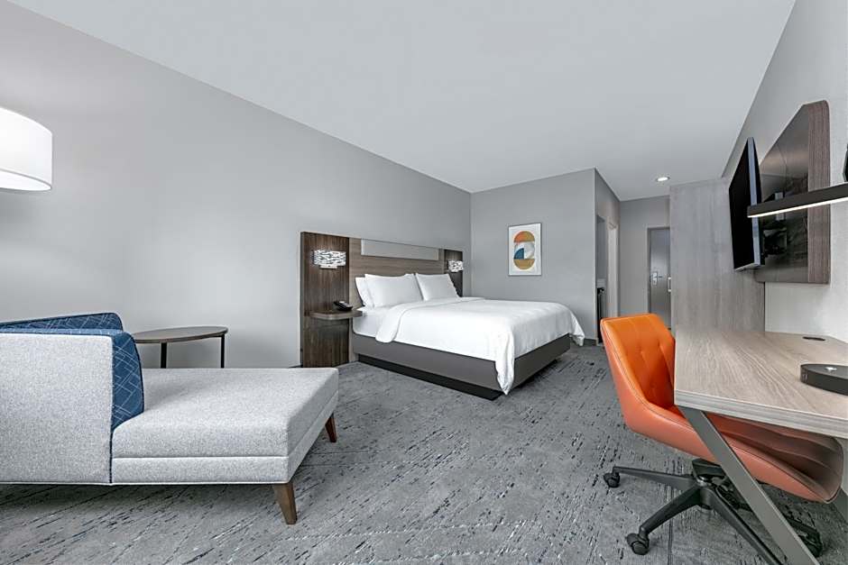 Holiday Inn Express Hotel & Suites Winnie By IHG