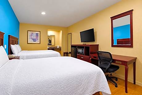 Deluxe 2 Queen Beds Non-Smoking