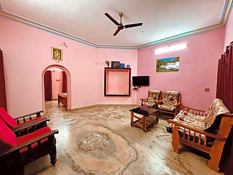 Phoenix Holiday Home