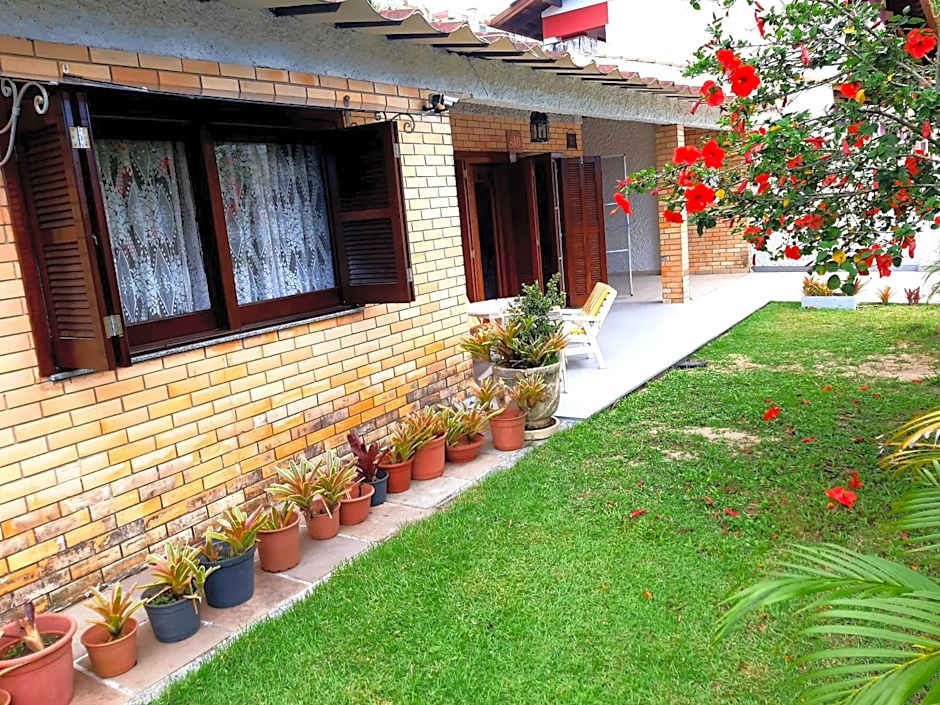 Casa ÍSIS de aluguel por temporada em Capão da Canoa com piscina