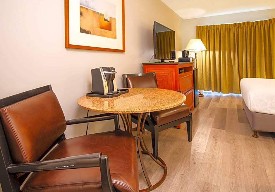 Coast Parksville Hotel