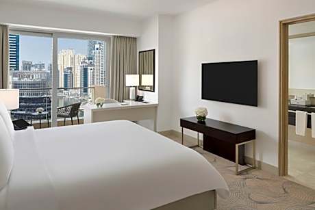 Deluxe Marina View Room, King Bed, Including direct access to Dubai Marina Mall & Marina Walk