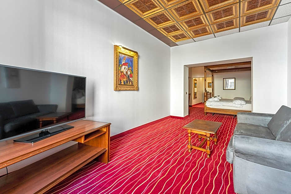 Kings Hotel First Class