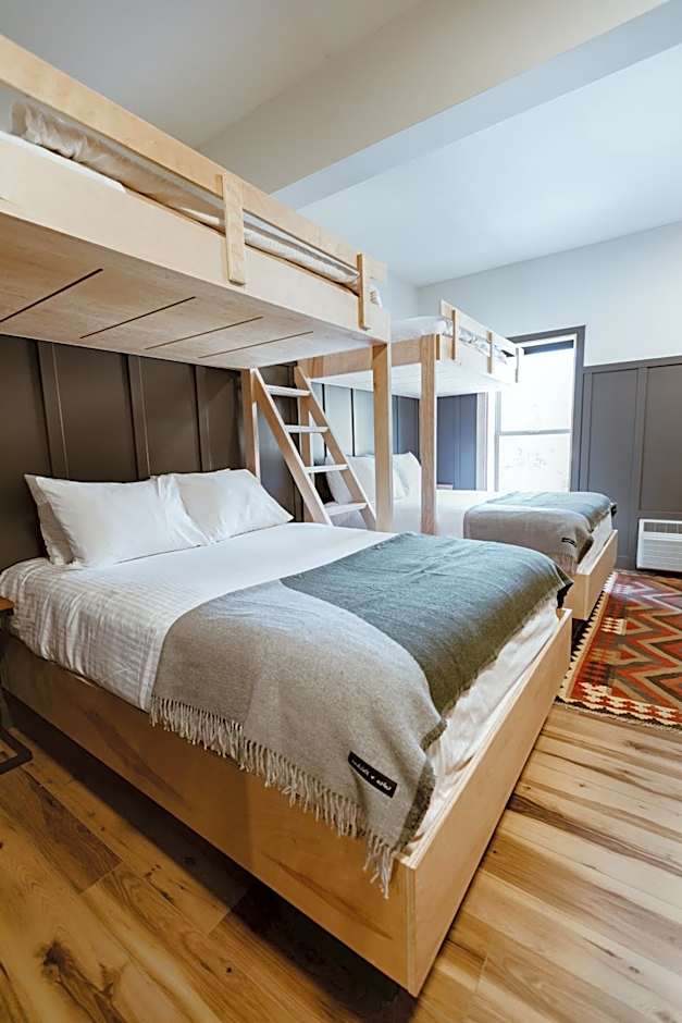 The Flying Steamshovel Inn