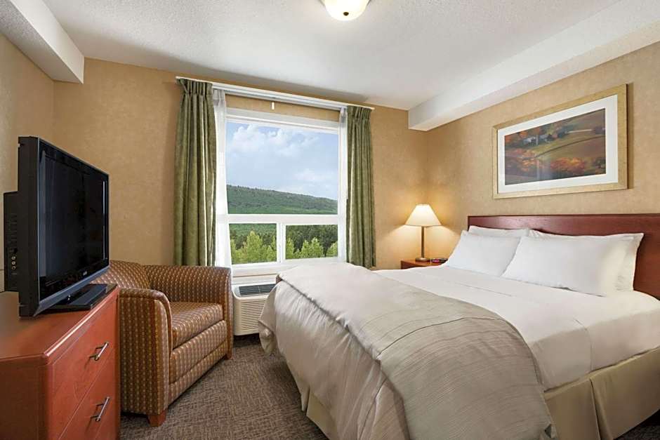 Days Inn & Suites by Wyndham Cochrane