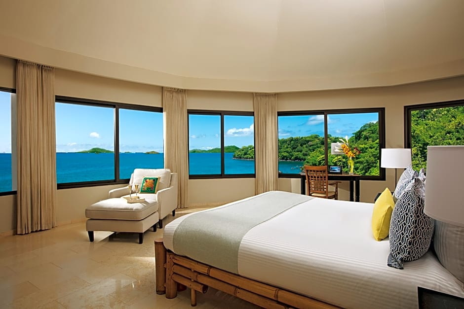 Photo 1 of 1 of Club Master Preferred 1 King Bed Suite, Ocean View