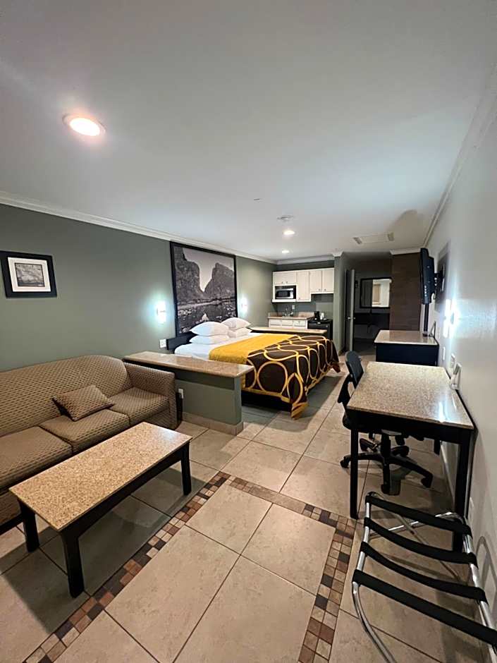 Super 8 by Wyndham McAllen/Downtown