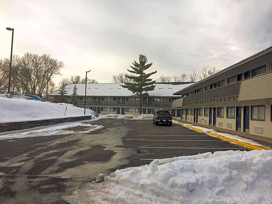 Motel 6-Burnsville, MN