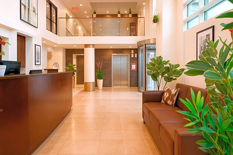 LIC Manhattan View Hotel