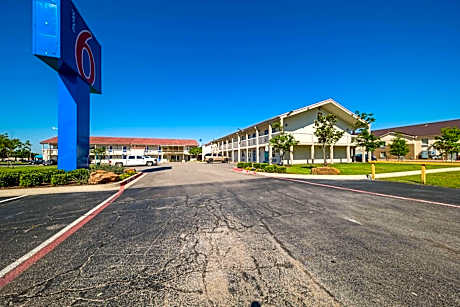 Motel 6-Dallas, TX - Farmers Branch