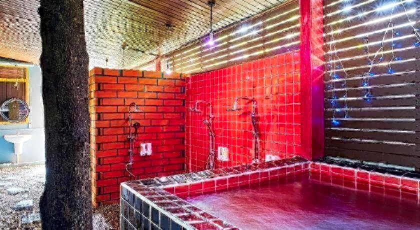 Super Hostel