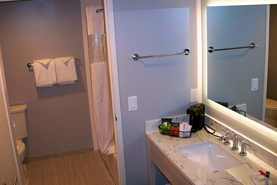 Ramada by Wyndham Burbank Airport