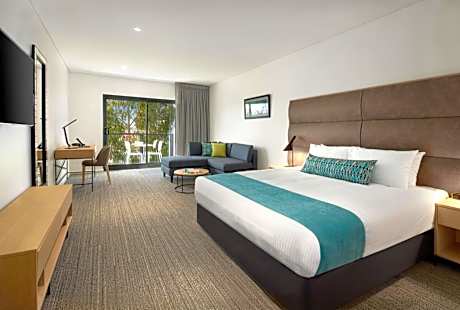 King Room with Roll-In Shower - Disability Access/Non Smoking