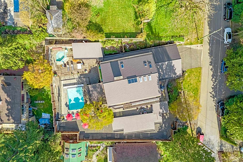 Cypress: Private Bedroom/Bathroom/Office, with Shared Pool, Hot tub