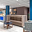 Holiday Inn Express Hotel & Suites Woodbridge By IHG