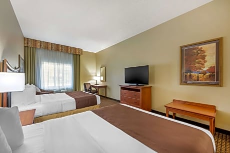 Queen Room with Two Queen Beds and Bath Tub - Disability Access