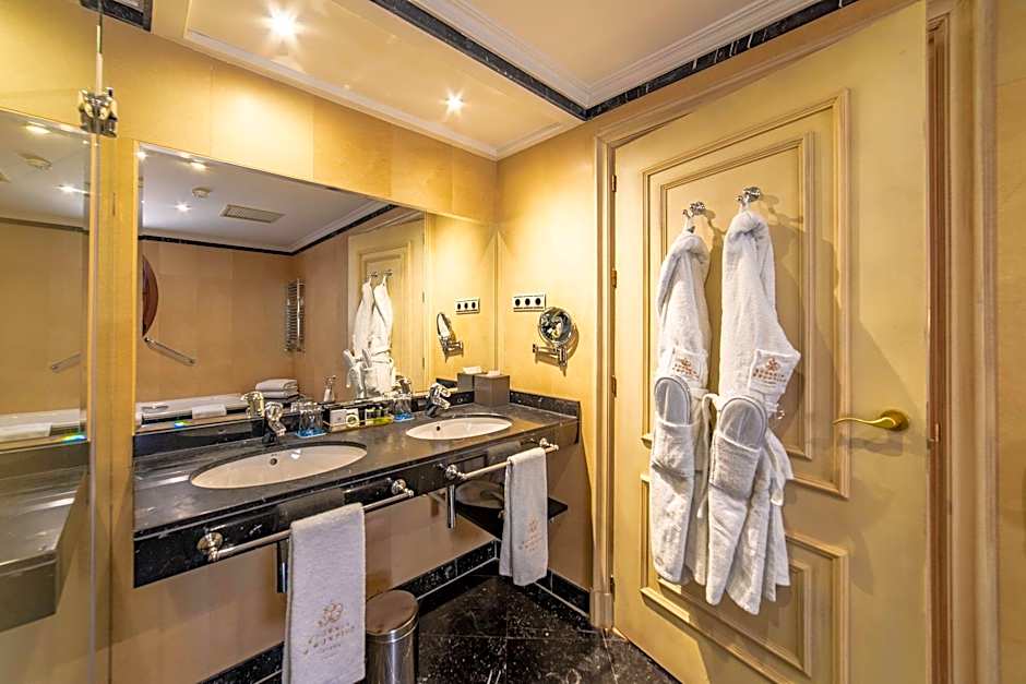 Eugenia de Montijo, Autograph Collection by Marriott