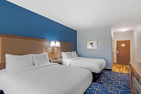 Accessible - 2 Queen, Mobility Accessible, Communication Assistance, Walk In Shower, Pillow Top Matt