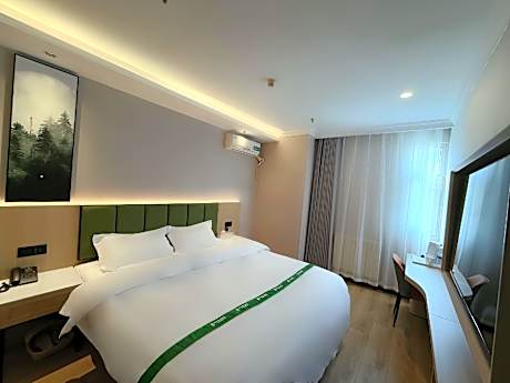 GTR - One 1.8M Bed Guest Room with Aisle window