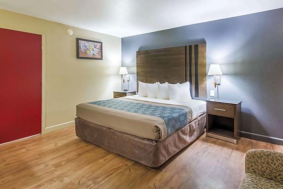Econo Lodge Inn & Suites I-35 At Shawnee Mission
