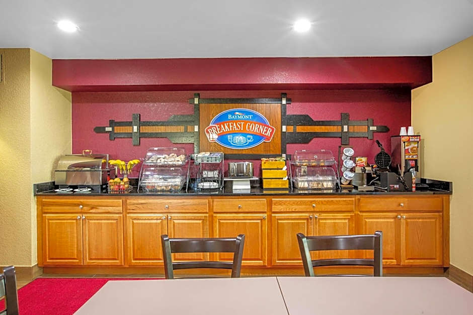 Baymont Inn & Suites by Wyndham Mukwonago