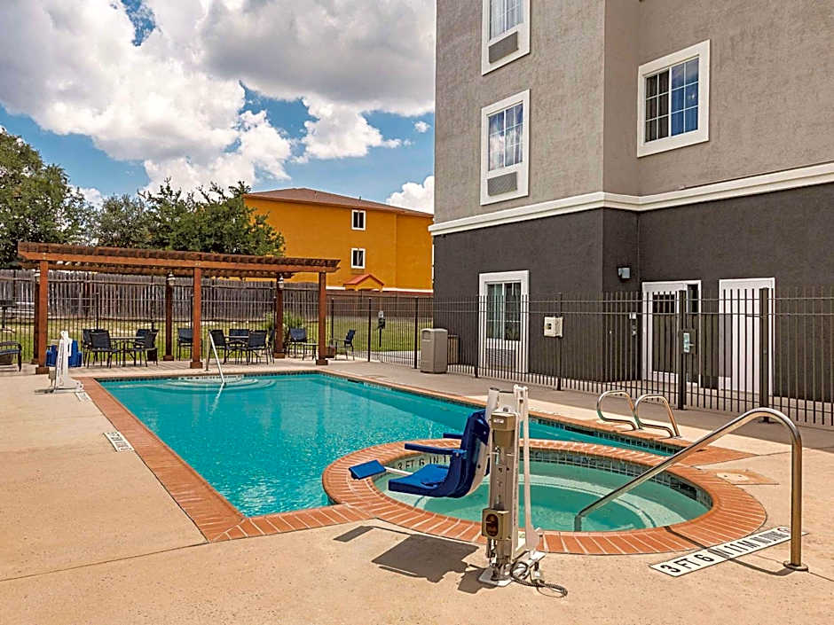 La Quinta Inn & Suites by Wyndham San Antonio Northwest