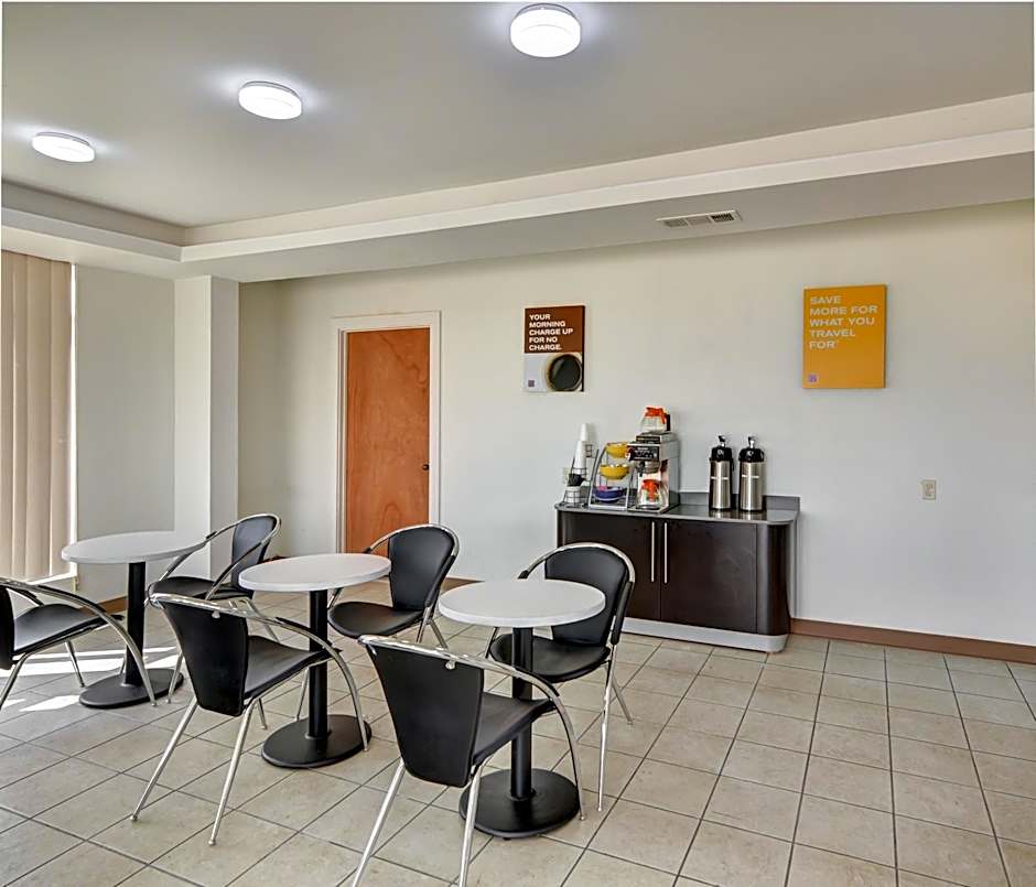Motel 6-Lindale, TX