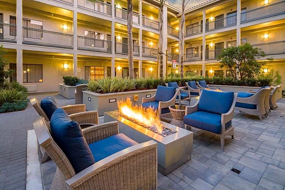 La Quinta Inn & Suites by Wyndham Orange County - Santa Ana