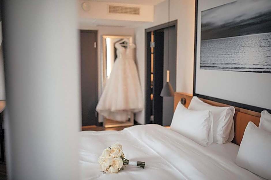 MERCURE KLAIPEDA CITY HOTEL, Meetings, Events, Restaurant & Bar - Accor Group, Pet Stay FREE