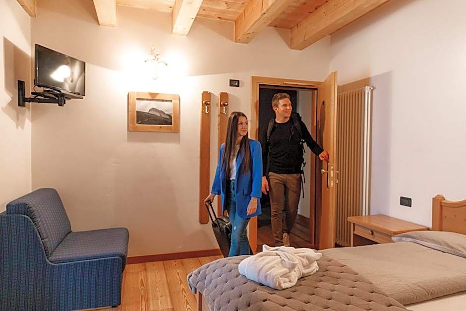 Hotel Al Bivio - Pizzeria, Pool & Sauna