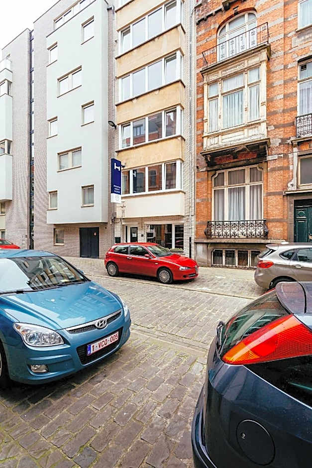 Prado Next Door