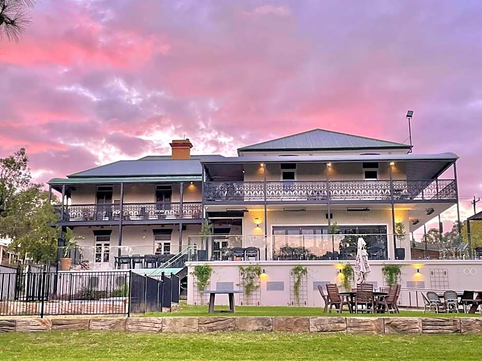 Tall Timbers Motel