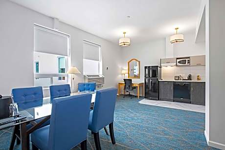 Suite-2 King Beds Non-Smoking 2 Flat Screen Tvs Work Desk Dining Room Full Kitchen Safe
