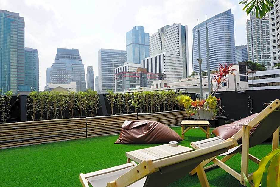 Hash Apartment Silom Soi 3 triple room