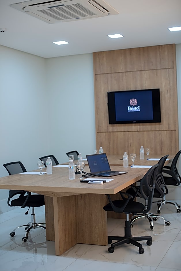 Bristol Infinity Hotel