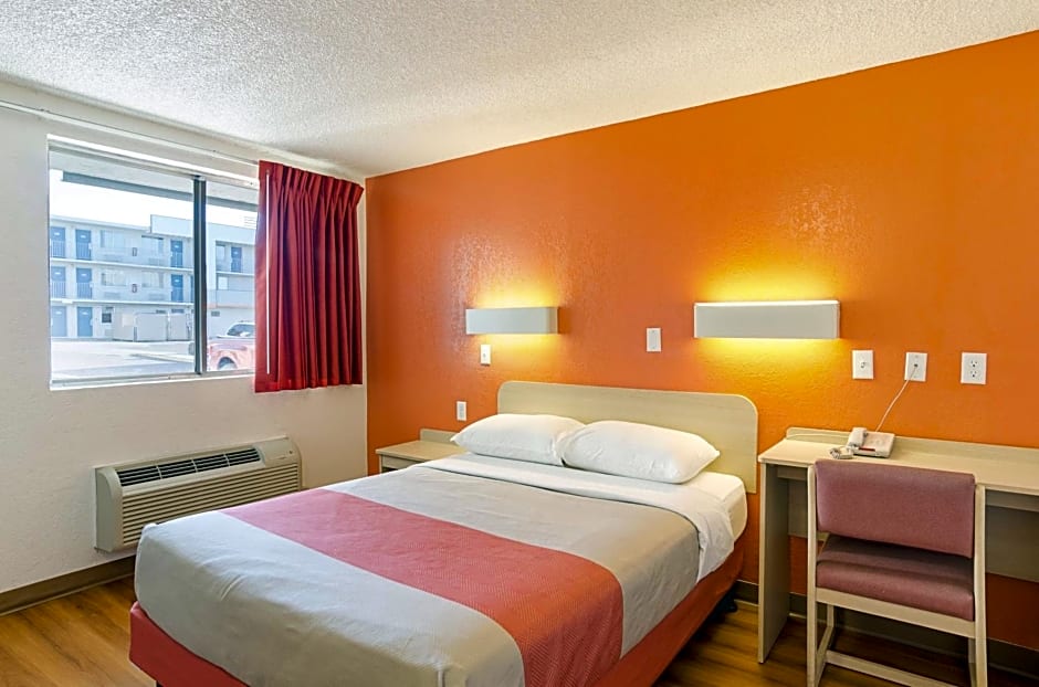 Motel 6- Denver, CO Downtown
